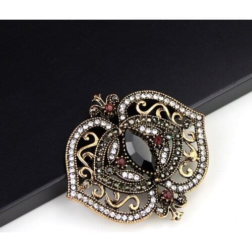 Sunspicems Vintage Bohemia Resin Brooch Pins for Women Antique Gold Color Hollow Flower Turkey Wedding Jewelry Gift 2020