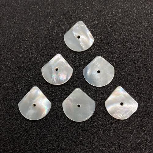 Natural Shell Pendant Petal Shaped White Shell Bead Pearl Hole Pendant DIY Necklace Earrings Accessories Jewelry 15mm