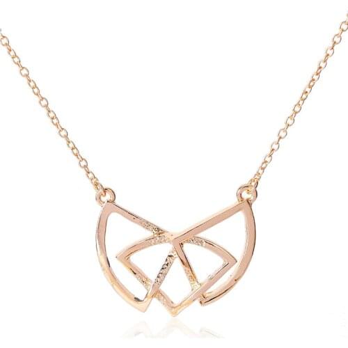 Personality Trend Fashion Gold Ladies Pendant Necklace Three Fan-shaped Unique Pendant For Women To Create High Quality