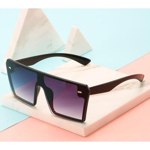 Fashion Black Sunglasses Women Square Oversized Design Sun Glasses For Female Vintage Brand Big Frame Rivet Oculos De Sol