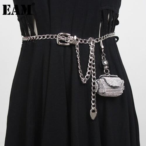 [EAM] Metal Chain Shining Mini-bag Long Cool Belt Personality Women New Fashion Tide All-match Spring Autumn 2021 1DD5374