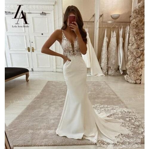 LelaAcra V-neck Mermaid Wedding Dress 2021 Appliqued Sleeveless Count Train Bridal Gown Princess ES12 Plus Size Vestido De Novia