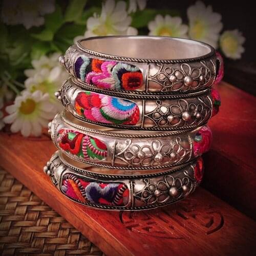 Yun nan Oriental Folk Style China Miao Traditional Embroidery Exquisite Handmade Miao Silver Bracelet