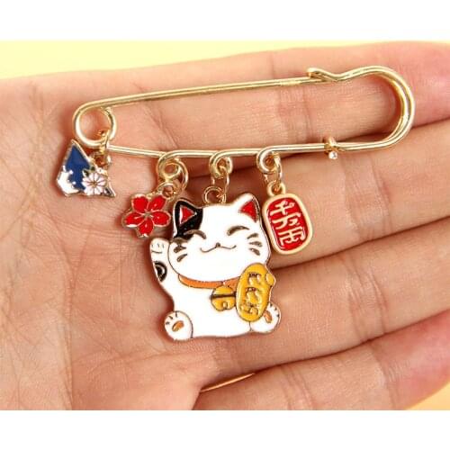 Cute Cartoon Lucky Cat Maneki Neko Enamel Buckle Cloak Brooch Pin Lapel Collar Sweater Jackets Brooches For Men Women Jewelry