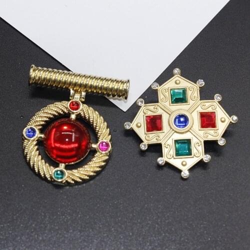 Manufacturers wholesale retro Baroque antique palace color treasure inlaid matte gold brooch pin accessories female