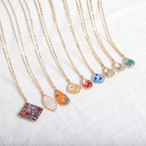 Fashion Resin Charms Pendant Necklace Flower Cracked Shell Irregular Shape Necklace Gold Chain Necklace for Women Jewelry Gifts