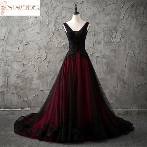 Gothic V-Neck Sleeveless Black and Red Wedding Dresses Lace Appliques Country Chic Wedding Dresses Beaded Colored Wedding Gowns