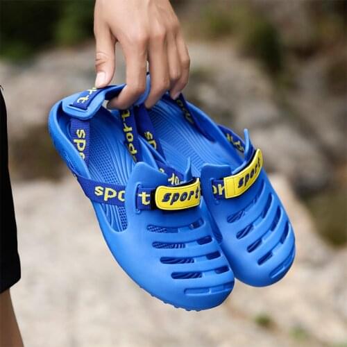2020 Sport Men Sandals Crocks Hole Shoes Soft Water Shoes Sandals For Men EVA Men Slipper Hole Garden Shoes Adulto Cholas Hombre