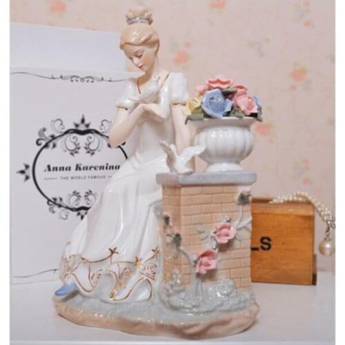 Luxury Russian ceramic figures adorn article character sitting room contemporary household pottery and porcelain handicraft Eur