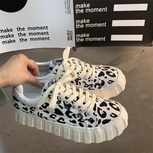 Woman Autumn New Fashion Leopard Print Canvas Shoes Flat Wild Womens Shoes Youth Casual Shoes Sneakers Plus Size