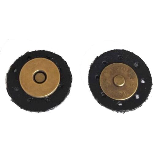 Artificial-Skinned Magnet Black