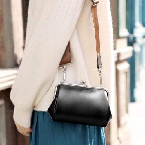 Stylish European and American leather one-shouldered Italic bag retro mini simple leather pocket gold bag
