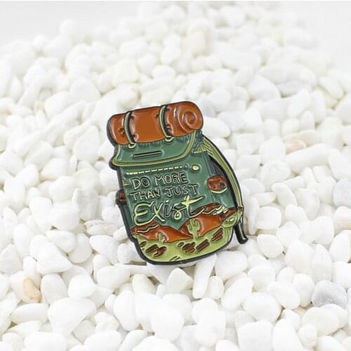 Personality camouflage travel backpack mountaineering bag enamel brooch Cross-country sports enthusiast travel Creative badge