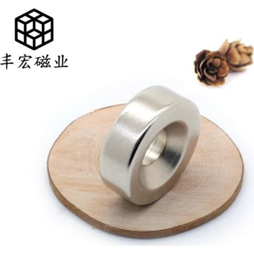 D30 * 10-10 hand frame bracket magnet round with hole iron absorbing stone N52 strong magnet 30*10 hole 10 NdFeB