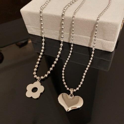 VSnow Minimalist Love Heart Flower Pendant Necklace for Women Femme Fashion Hollow Out Round Beaded Metal Chain Necklace Jewelry