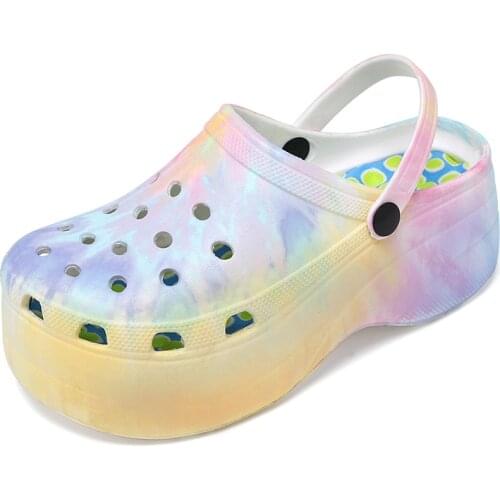 2021 New Platform Clogs Women Rainbow Print Height Increasing Fashion 5 CM High Heel Mule Garden Clogs Womens Sandals