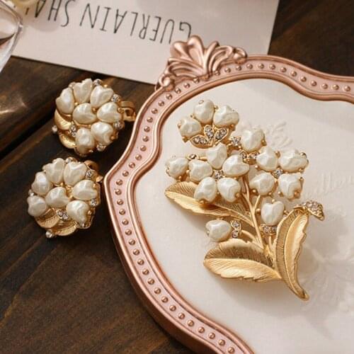 Vintage Creative Lily Flower Pearl Brooch Woman Student Party Lily Of The Valley Flower Brooches Accessories Gift