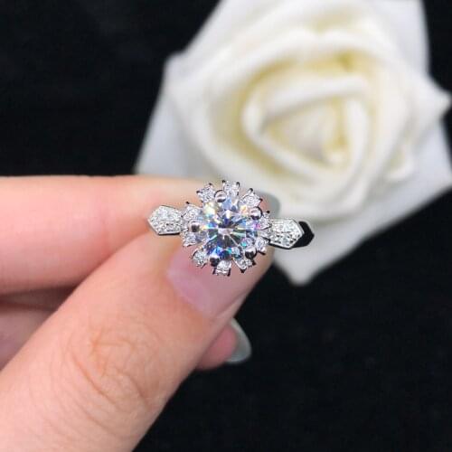 1Ct 6.5mm D VVS1 Moissanite Diamond Engagement Ring for Her Solid 18K White Gold Jewelry for Women Wedding Ring Proposal R127