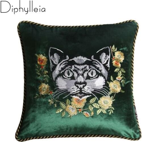 Diphylleia 2021 Artistic Antique style luxury velvet animal cat embroidery Pillow case Bedroom Sofa Dark Green cushion cover