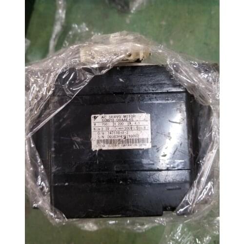 SGMPH-08AAE4S servo motor , used in good condition . 85% appearance new , good working , free shipping