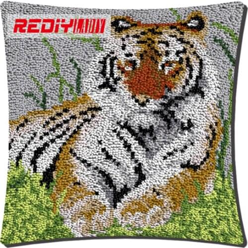 LADIY Latch Hook Cushion Kit Yarn for Embroidery Cushion Cover King of Tiger Pillow Case Crochet Cushion Decorative Pillow BZ837
