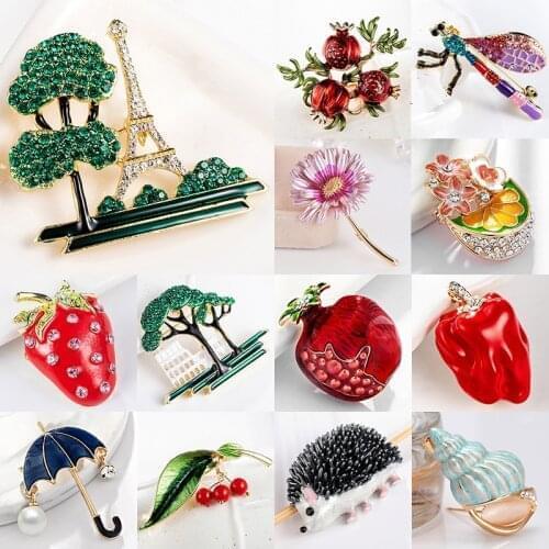 1PC Trendy Dress Fruit Shape Red Pomegranate Green Leaf Cherry Brooches for Women Suit Lapel Pin Clothing Wedding Scarf Badges