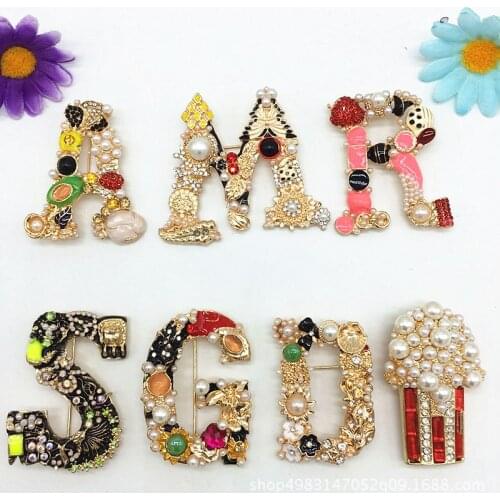 Luxury Exquisite Letter G Shape Pearl Gem Golden Brooch For Women Statement Brand Fashion Brooches Pin Clothes Accessories