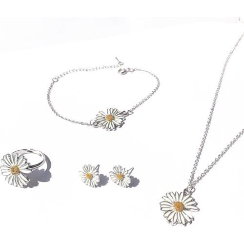 Trendy White Daisy Jewelry Set Necklace Ring Earrings Bracelet for Women Girls Fashion Daisy Flower Birthday Korean Design