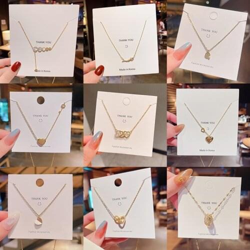 Elegant And Fashionable New Round Piece Mother-Of-Pearl Flower Pendant Necklace Titanium Steel Wild Clavicle Chain Female