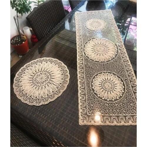 Lacy Runner and Base Set (1 Runner, 6 Underbed) Stylish Tables Tableware