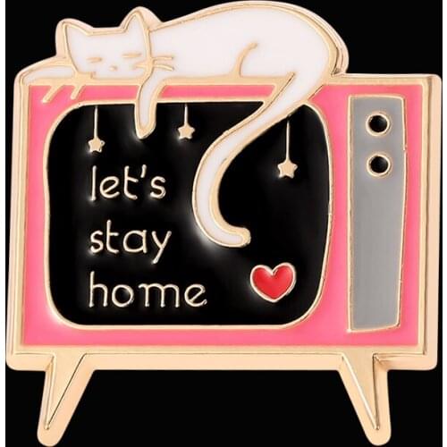 Cute TV Cat Brooch Enamel White Cat Love Letter Metal Badge Pin Lapel Ladies Clothing Backpack Fashion Jewelry Accessories