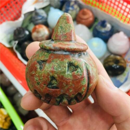 Natural crystal quartz carved pumpkin figuration healing crystal home decoration feng Shui Lucky Witch Halloween gifts