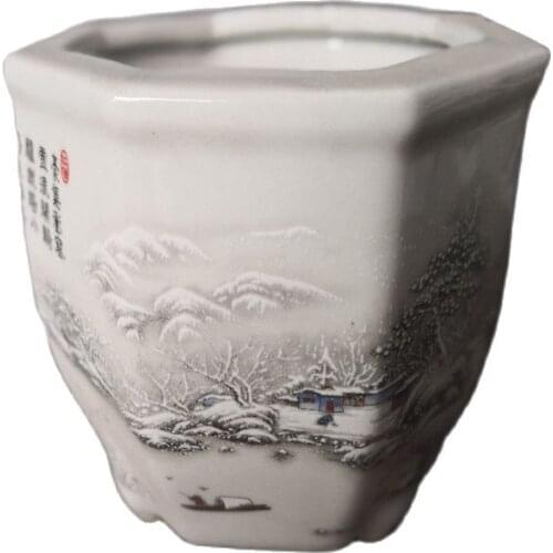 Chinese old porcelain decorated with coloured drawings porcelain A flower pot