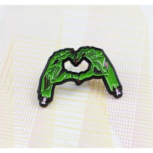 Green Devil Skeleton Hands Finger Heart Love Brooch Enamel Skull Pins Badge A Surprise Halloween Gifts Couples Brooches