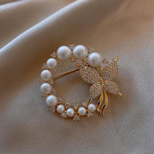 Pearl Round Buttterfly Brooches For Women Golden color Rhinestone Insect Circle Flower Party Office Brooch Pins Gifts