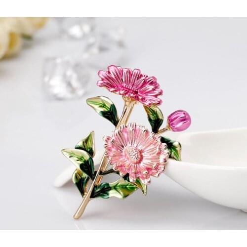 Elegant Daisy Flower Pins Brooches Clothes Sweater Women Dress Badges Decor For Women and Mom Gift Simple Accessories