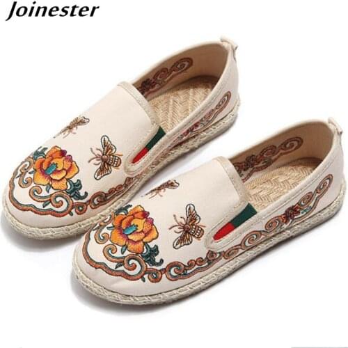 Spring Women Flat Heeled Ethnic Casual Canvas Shoes Ladies Retro Floral Embroidered Slip on Loafers Daily Walking Moccasins
