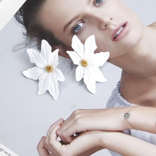 2019 New Arrival Cute Plant Resin Women Hyperbole Stud Earrings Small Fresh Earrings With Color Flowers Fashion Women Jewelry