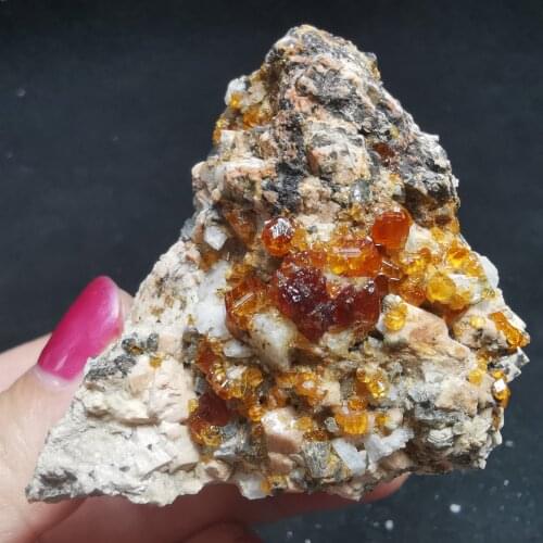 89.8g100% natural garnet and crystal symbiotic mineral specimen CRYSTAL HEALING CRYSTAL QUARTZ GEM