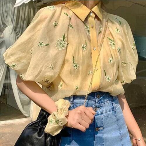 Early spring 2021 new womens shirt French polo collar sweet bubble sleeve sunscreen shirt Embroidered Floral Top summer