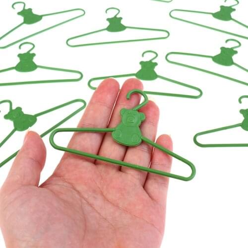 12PCS/Lot Lovely Green Hangers Mini Cute Wardrobe Dress Coat Clothes Plastic Accessories For Mini Doll Dollhouse Gift Toy