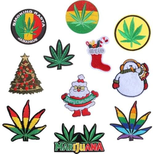 Christmas Embroidered Patch Iron on Patches For Clothes Applique Sewing on Fabric Badge DIY Apparel Accessori Decoration F
