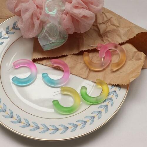 Cute Color Gradient C Type Earring for Women Sweet Korean Simple Summer Candy Fresh Dating Jewelry 2021 Trend Friends Gift M4
