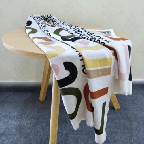 Wholesale Original new fashion brand womens wear high-quality scarf womens wear scarf, autumn, winter and summer fashion scarf