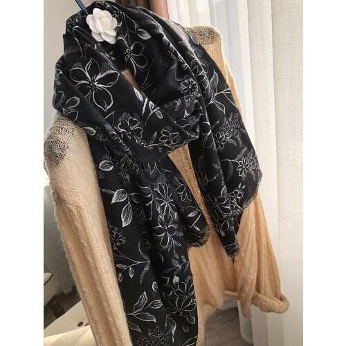 French elegant style cashmere scarf female winter high-end finger cashmere long section to increase shawl dual-use gift