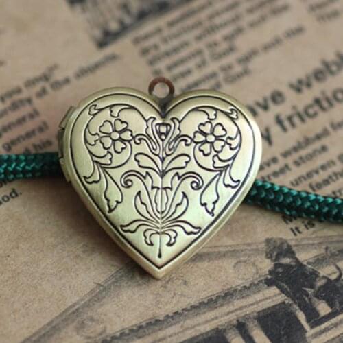 2pcs 20mm Love Metal Carving Heart-Shaped Floating Photo Locket Retro Necklace Pendant Jewelry Making Accessories Wholesale