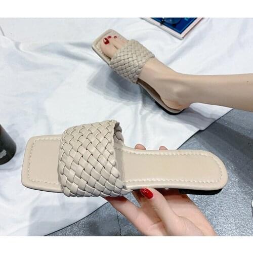Flat bottom slippers women 2020 knitting summer new fashion square head anti slip wear sandals