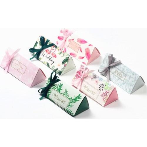Triangular Brick Paper Candy Box Wedding Gift Boxes for Guests Wedding Favors and Gifts Chocolate Box Party Supplier Decoration