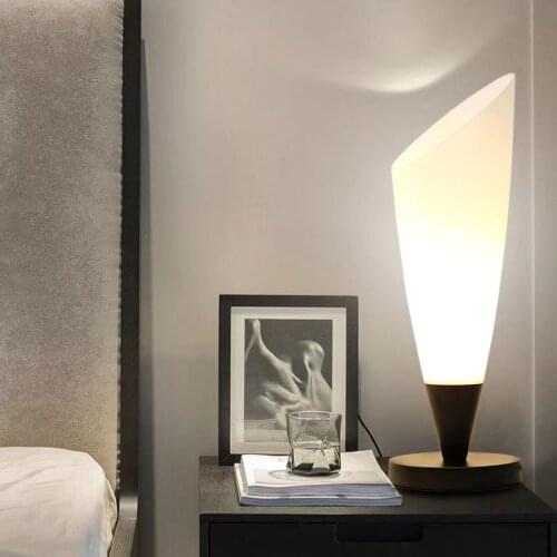 Modern Lily Shape Table Lamp for Bedroom Living Room Study Room Kitchen LED Personalized Bedside Desk Light Night E27 5W Bulb