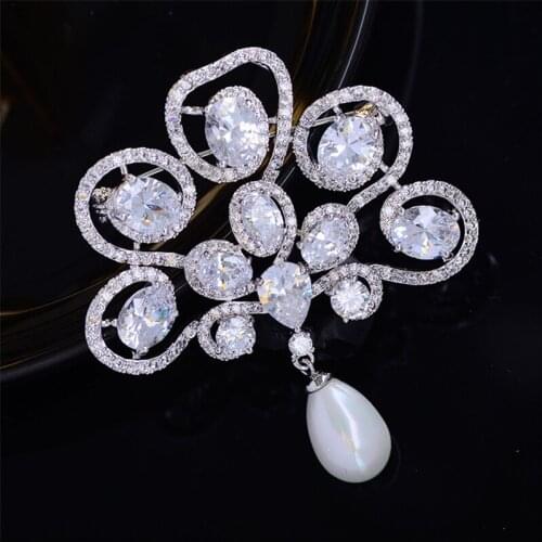 Court Style Vintage Fan Shape Zircon Brooch Pin Luxury Crystals Brooches for Women Elegant Dangle Pearl Wedding Corsage Broche